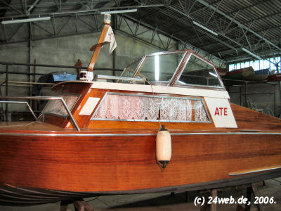 Boot Variant, Backbordseite, Kajüte seitlich Boot Variant, Backbordseite, Kajüte seitlich