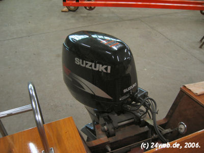 Boot Variant, Heck, moderner 4-Takt Motor, Suzuki DF40TS Boot Variant, Heck, moderner 4-Takt Motor, Suzuki DF40TS