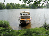 Kajütboot Variant mit Fahrpersenning